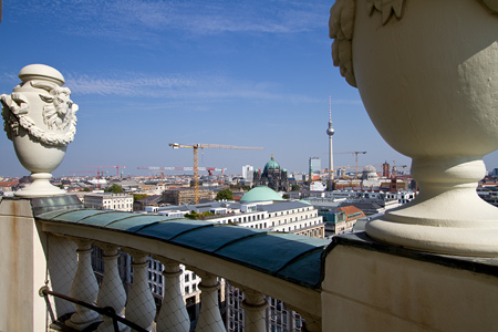 Die Aussichts Plattform vom französischen Dom mit Blick auf Berlin Die Aussicht vom französischen Dom auf Berlin