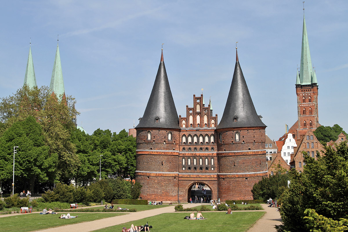 Malerische Vorderseite vom L&uuml;becker Holstentor.